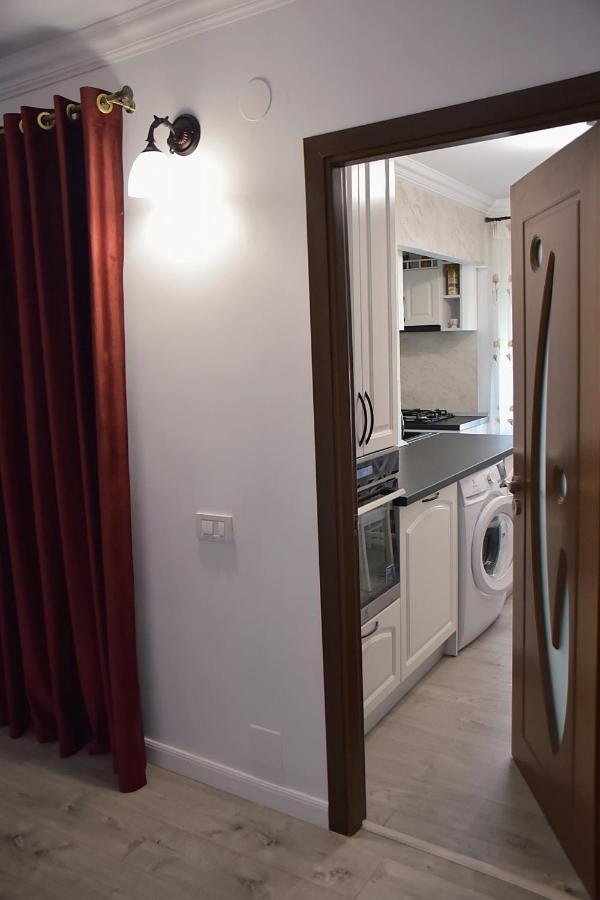 Apartament Ilev Roman Exterior photo