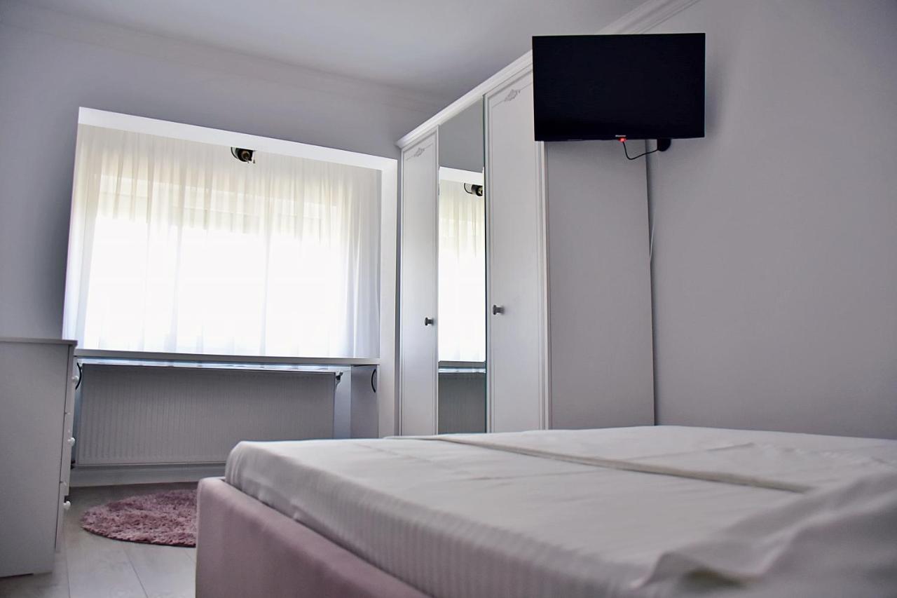 Apartament Ilev Roman Exterior photo
