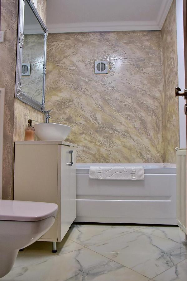 Apartament Ilev Roman Exterior photo