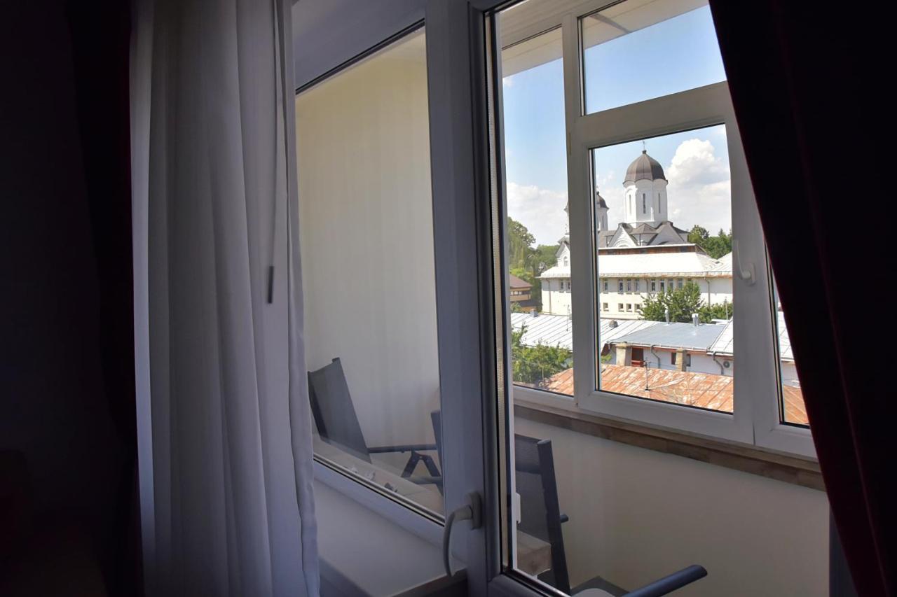 Apartament Ilev Roman Exterior photo